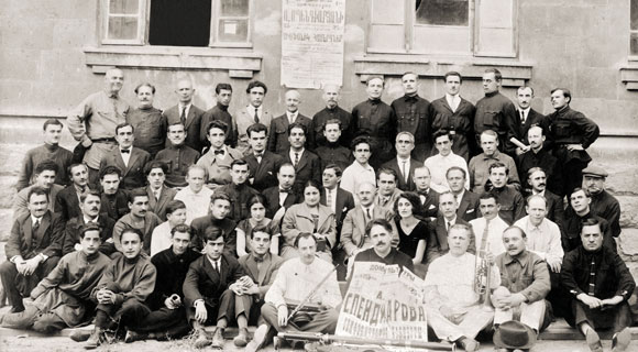 Al. Spendiaryan with the members of Yerevan Conservatory Symphonic Orchestra and Tiflis State Opera Orchestra (Yerevan, 1926)
