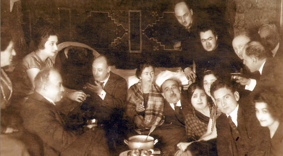 Սպենդիարյանի կազմակերպած խնջույքը Էգոն Պետրիի համերգից հետո՝ ի պատիվ դաշնակահարի Մելիք-Աղամալովների տանը (Երևան, 1926 թ.)